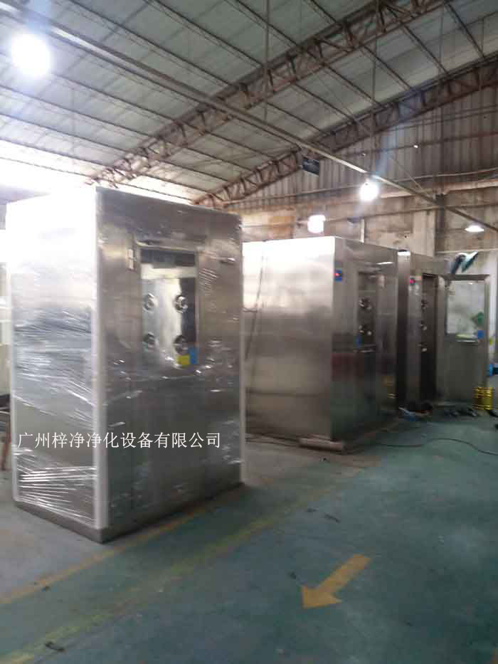 風(fēng)淋室作為保障實(shí)驗(yàn)室及生產(chǎn)環(huán)境潔凈室的關(guān)鍵設(shè)備
