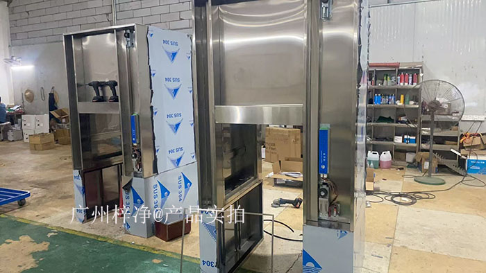 全自動(dòng)感應(yīng)輸送帶傳遞窗的電氣問題處理需要從選型、安裝、運(yùn)行、維護(hù)、故障處理及安全注意事項(xiàng)等多方面進(jìn)行全面考慮。