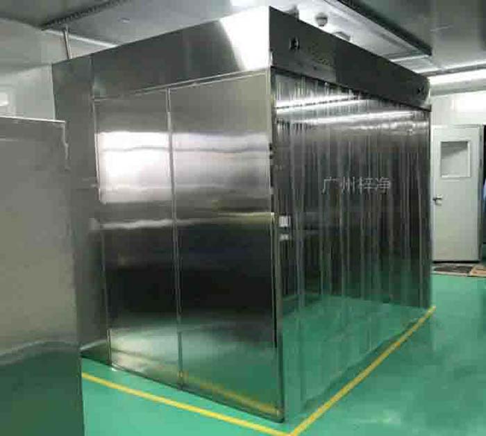 潔凈層流罩通過(guò)特殊的氣流組織,形成均勻、穩(wěn)定的氣流層,確保工作區(qū)域內(nèi)的空氣潔凈度。 潔凈層流罩通過(guò)特殊的氣流組織,形成均勻、穩(wěn)定的氣流層,確保工作區(qū)域內(nèi)的空氣潔凈度。