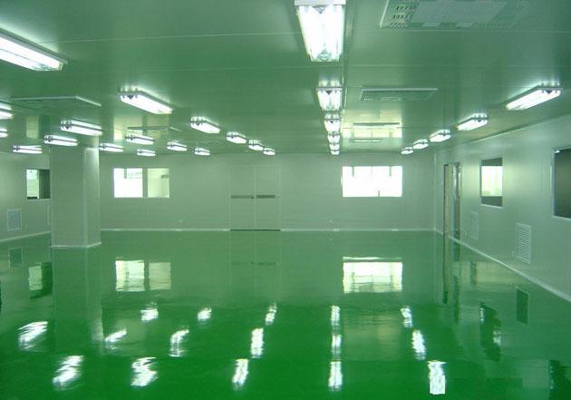 工作人員在進入潔凈區(qū)前先要經(jīng)過風(fēng)淋室吹淋除塵后才能進入潔凈區(qū)工作。
